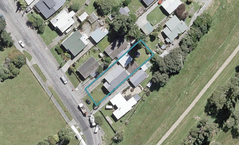 8 Ford Road, Manor Park, Lower Hutt - Carousel 1