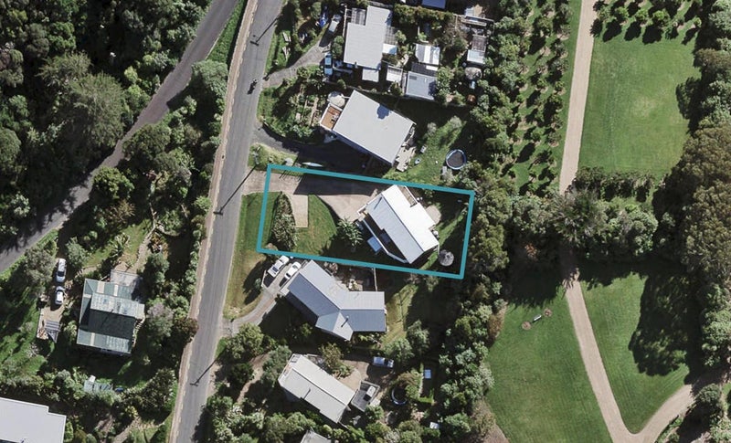 62 Jellicoe Parade, Surfdale, Waiheke Island - Carousel 1