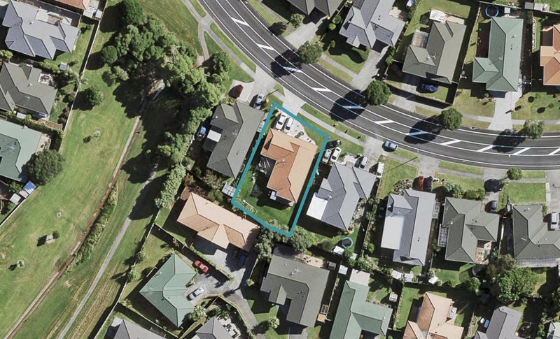 42 Etherton Drive, Weymouth, Auckland - Carousel 1