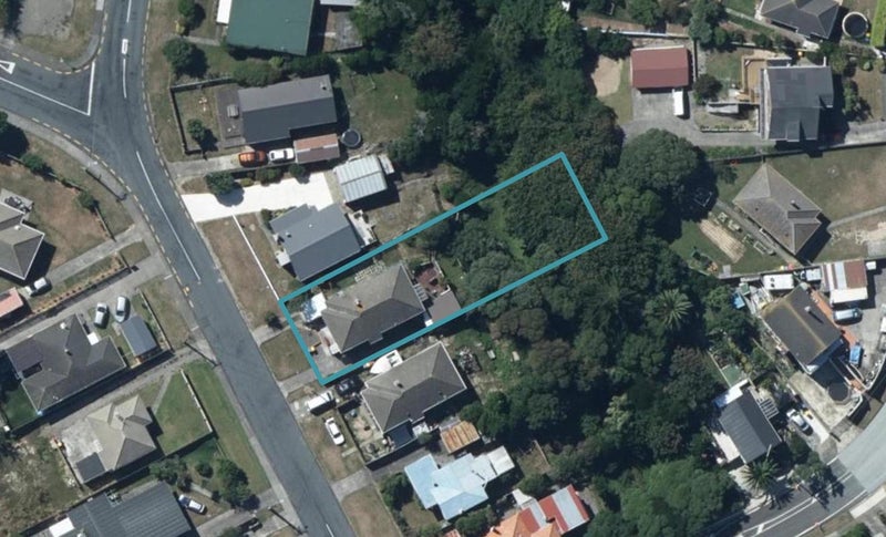 5 Kapiti Crescent, Titahi Bay, Porirua - Carousel 1