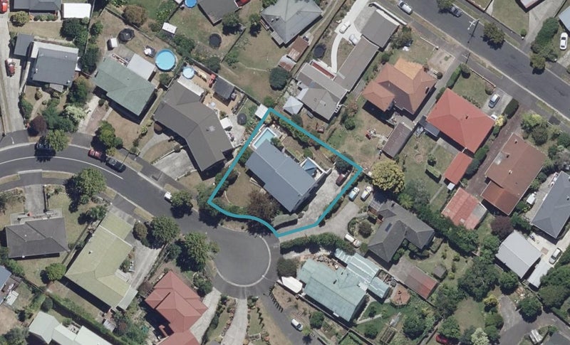 19 McGregor Place, Hillcrest, Hamilton - Carousel 1