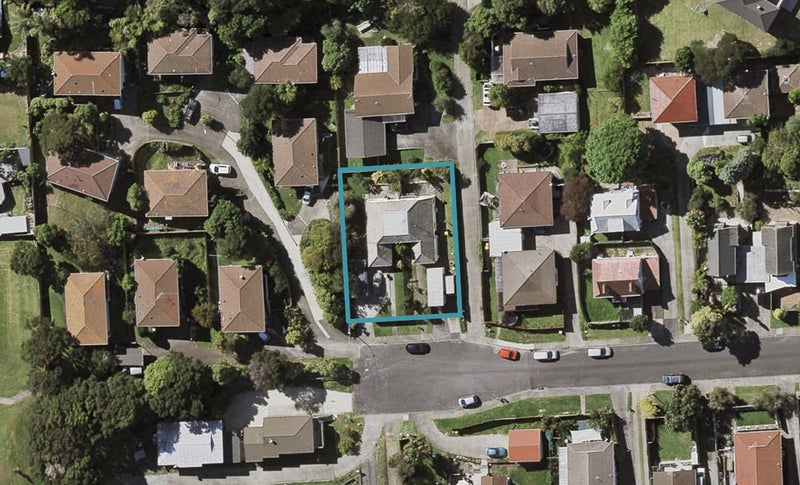 2/29 Lambrown Drive, Totara Vale, Auckland - Carousel 1
