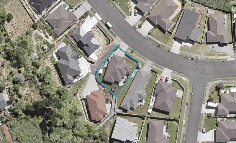 42 King Charles Drive, Kingsley Heights, Upper Hutt - Carousel 1