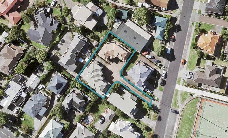 1/6A Oliver Road, Eastern Beach, Auckland - Carousel 1