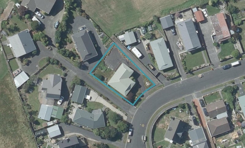 8 Canberra Place, Waldronville, Dunedin - Carousel 1
