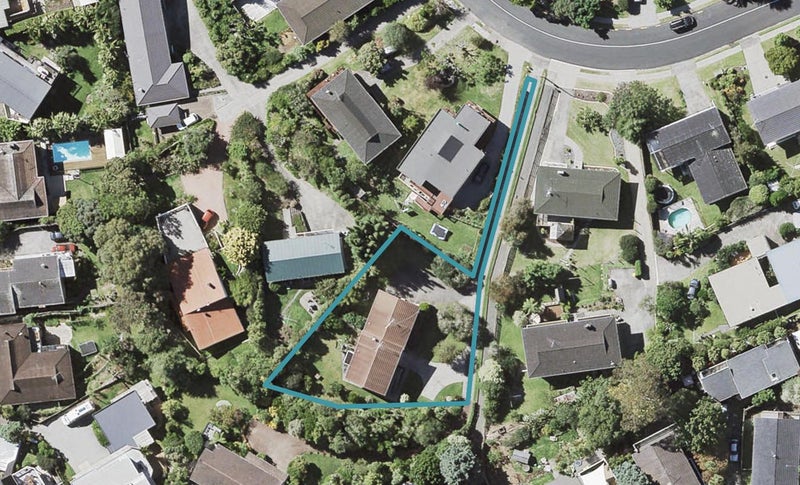 1/62 Mayfair Crescent, Mairangi Bay, Auckland - Carousel 1