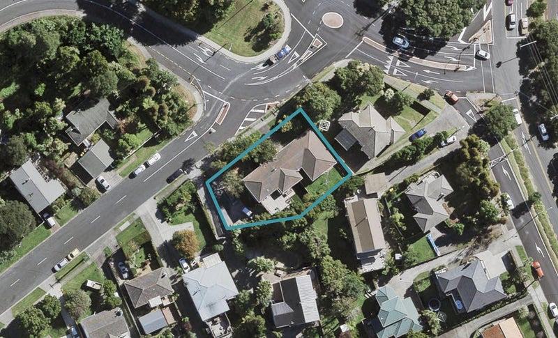 2/2 Norman Road, Titirangi, Auckland - Carousel 1