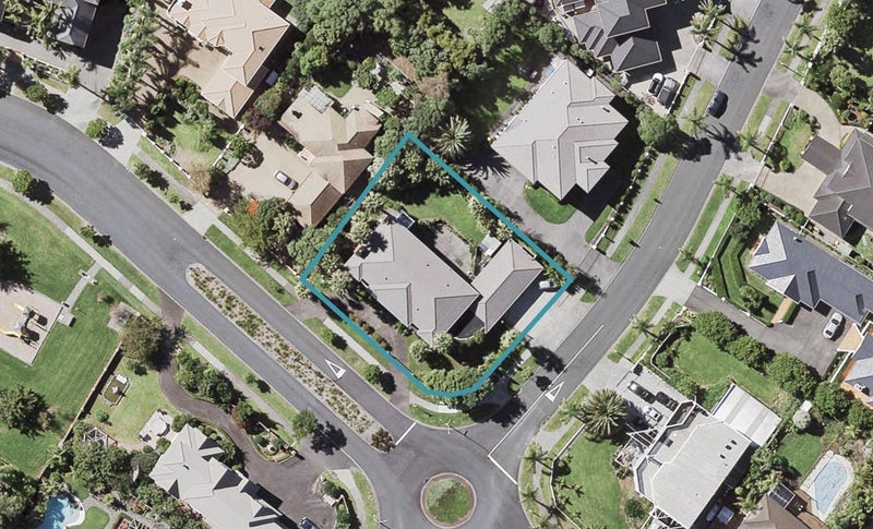 2 Del Mar Court, Shamrock Park, Auckland - Carousel 1