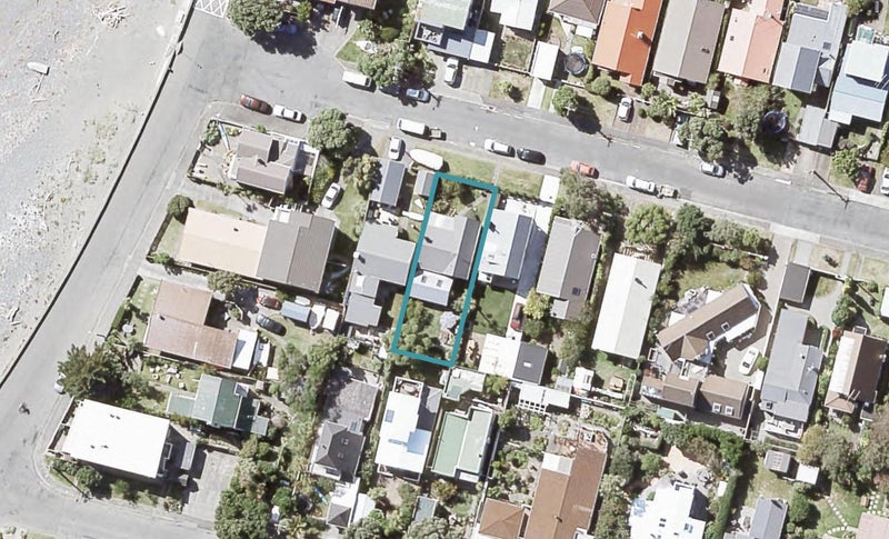 25 Kauri Street, Eastbourne, Lower Hutt - Carousel 1