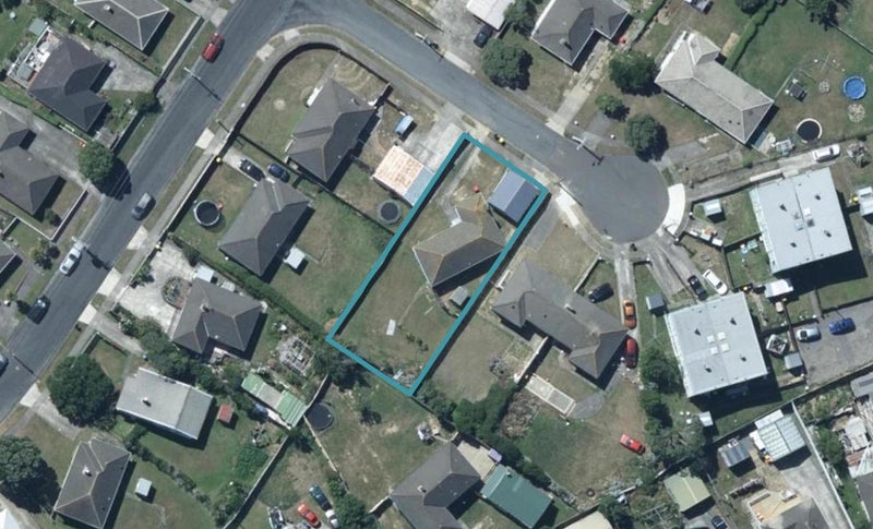 4 Dumont Place, Cannons Creek, Porirua - Carousel 1