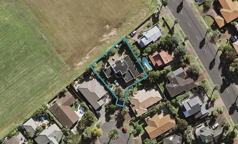 21 St Lucia Place, Unsworth Heights, Auckland - Carousel 1