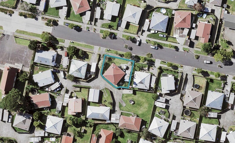 83 Maybury Street, Point England, Auckland - Carousel 1