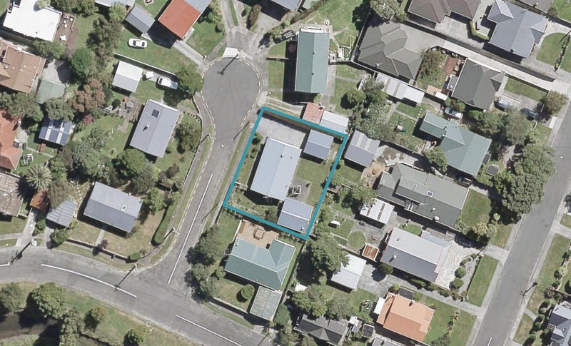 9 Whakataki Grove, Waiwhetu, Lower Hutt - Carousel 1