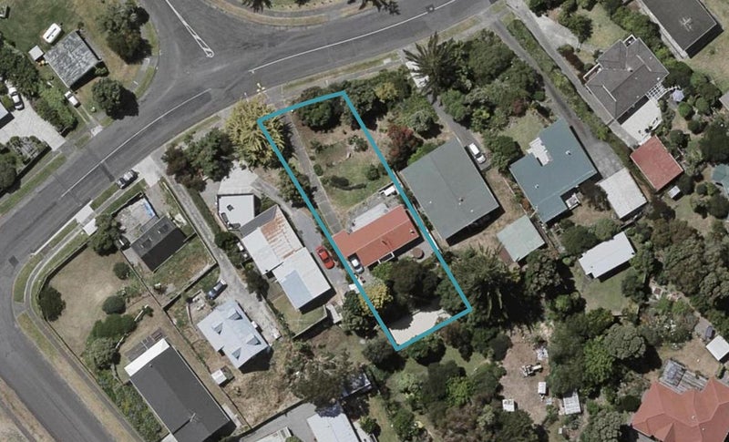 42 Queens Road, Waikanae Beach, Waikanae - Carousel 1