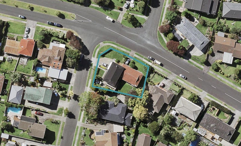 2/2 Luton Avenue, Sunnyhills, Auckland - Carousel 1