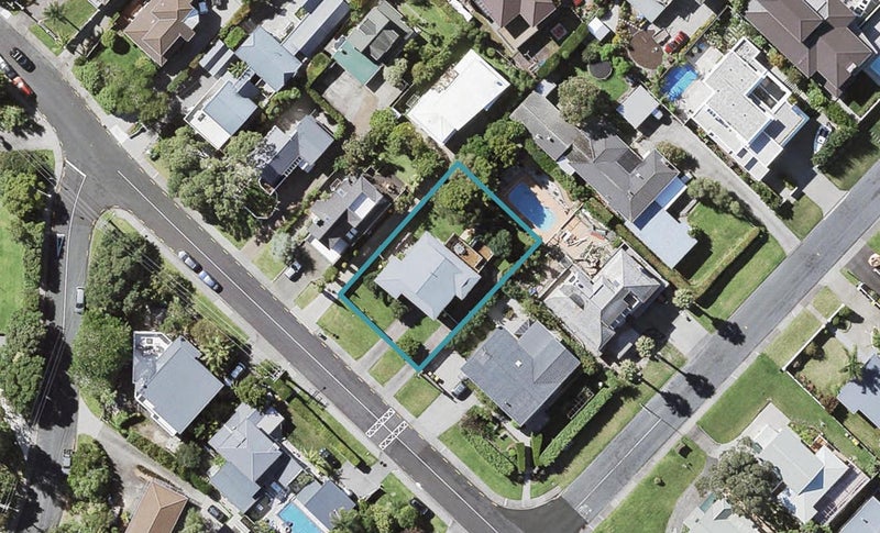 43A Seaview Road, Castor Bay, Auckland - Carousel 1