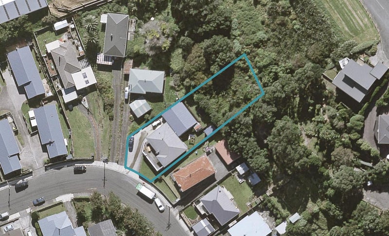 17 Simons Street, Moturoa, New Plymouth - Carousel 1