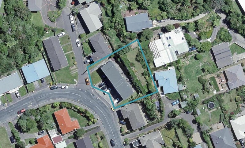 2/10 Thurleigh Grove, Karori, Wellington - Carousel 1