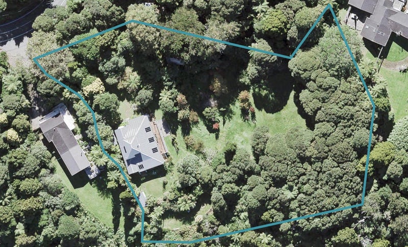 924 West Coast Road, Waiatarua, Auckland - Carousel 1