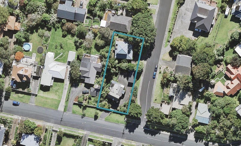 1/63 Island Bay Road, Beach Haven, Auckland - Carousel 1