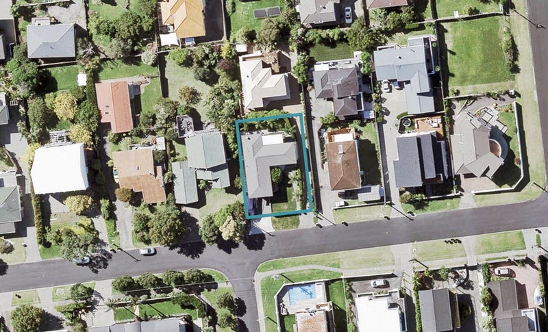 14 Hyde Road, Rothesay Bay, Auckland - Carousel 1