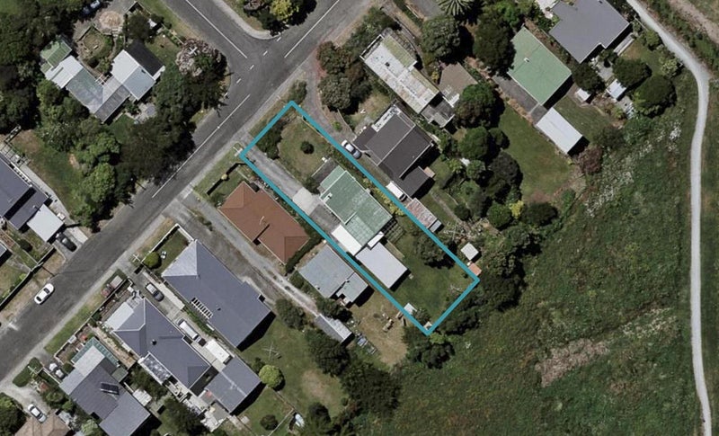 12 Waikare Road, Raumati Beach, Paraparaumu - Carousel 1