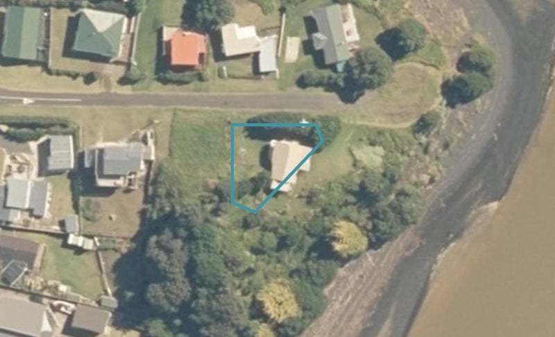 8 Tokopapa Street, Mokau, Mōkau - Carousel 1