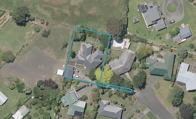 18 Eaton Crescent, Otamatea, Whanganui - Carousel 1