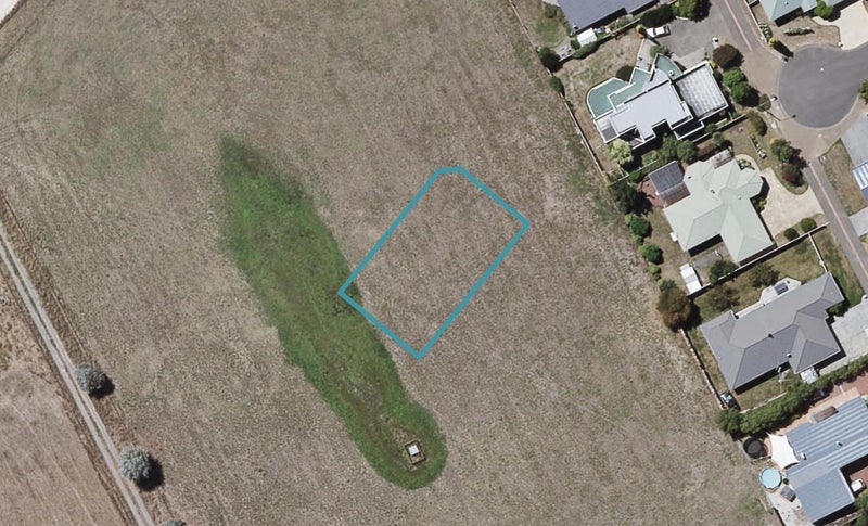 13 Selby Lane, HAVELOCK NORTH - Carousel 1