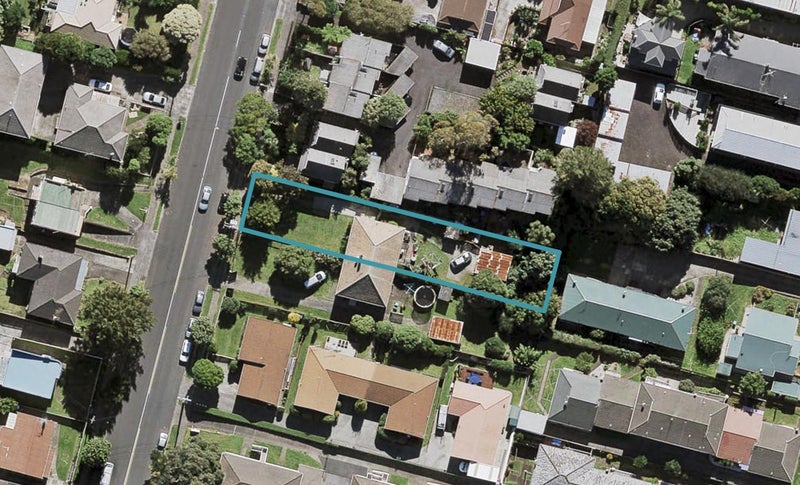 18 Fowlds Avenue, Sandringham, Auckland - Carousel 1