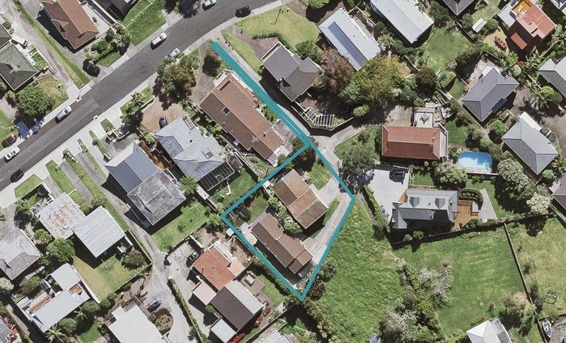 2/96 Alton Avenue, Hillcrest, Auckland - Carousel 1
