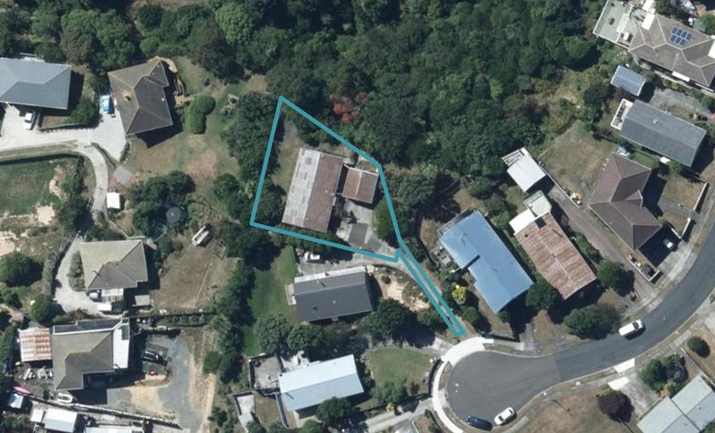 18 De Castro Place, Titahi Bay, Porirua - Carousel 1