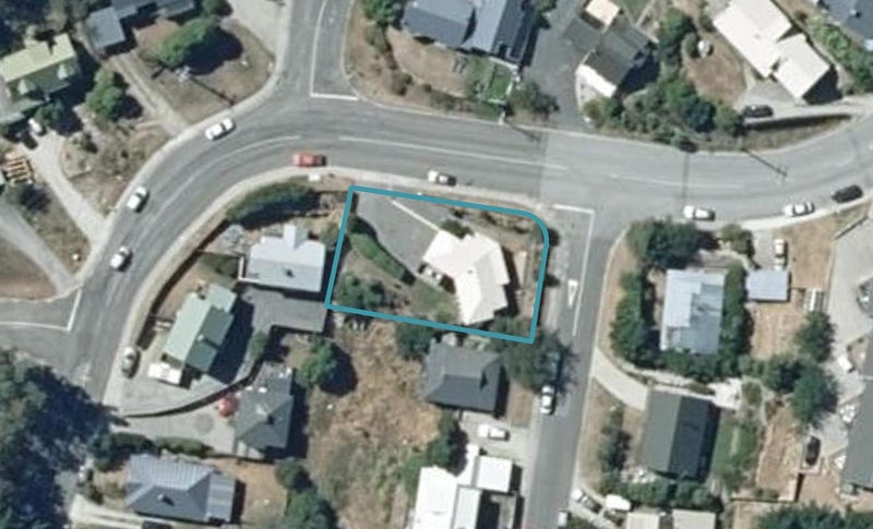 2 MacKinnon Terrace, Sunshine Bay, Queenstown - Carousel 1