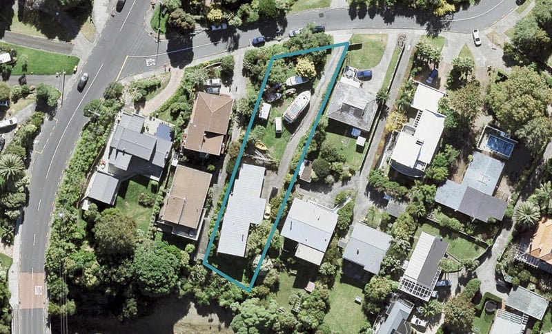 2/5 Waiake Street, Torbay, Auckland - Carousel 1
