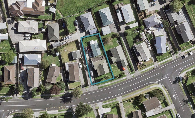 18 Riverton Drive, Randwick Park, Auckland - Carousel 1