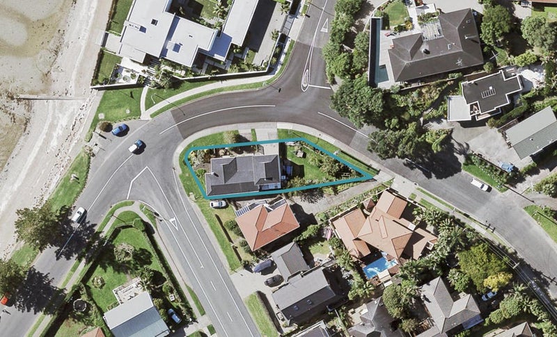 2 Hattaway Avenue, Bucklands Beach, Auckland - Carousel 1