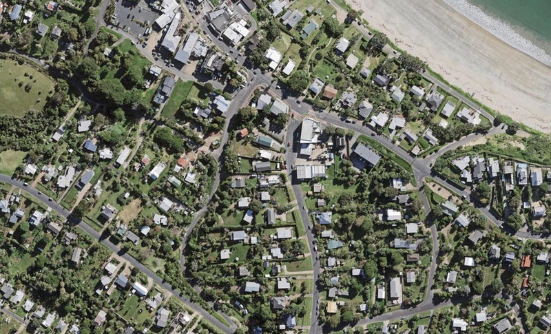 7 Tui Street, Oneroa, Waiheke Island - Carousel 1