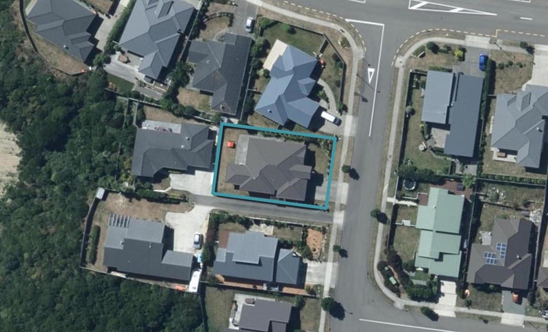 4 Kaimai Place, Aotea, Porirua - Carousel 1