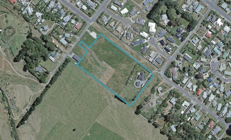 62 Woodward Street East, Featherston - Carousel 1