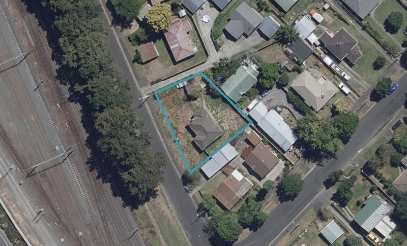 6 Tui Avenue, Forest Lake, Hamilton - Carousel 1