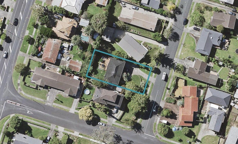 4 Baringa Place, Botany Downs, Auckland - Carousel 1