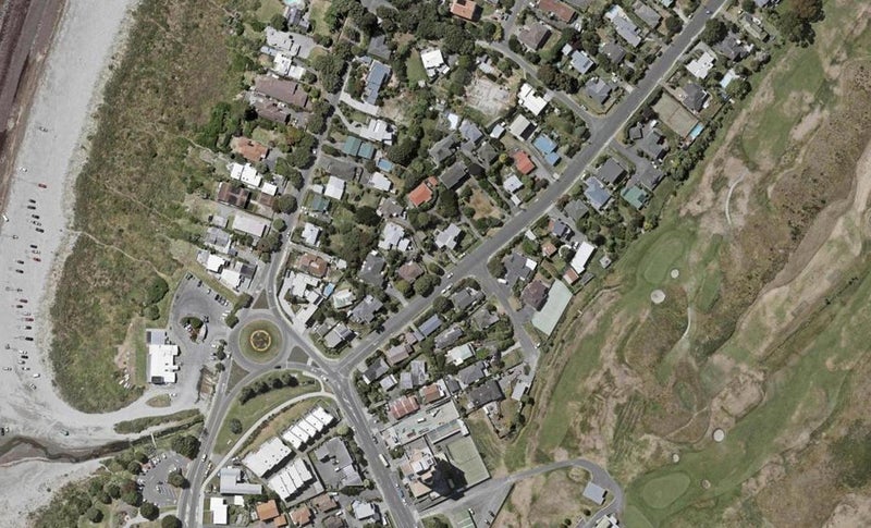 11 Golf Road, Paraparaumu Beach, Paraparaumu - Carousel 1