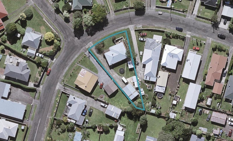 8 Rata Street, Upper Vogeltown, New Plymouth - Carousel 1