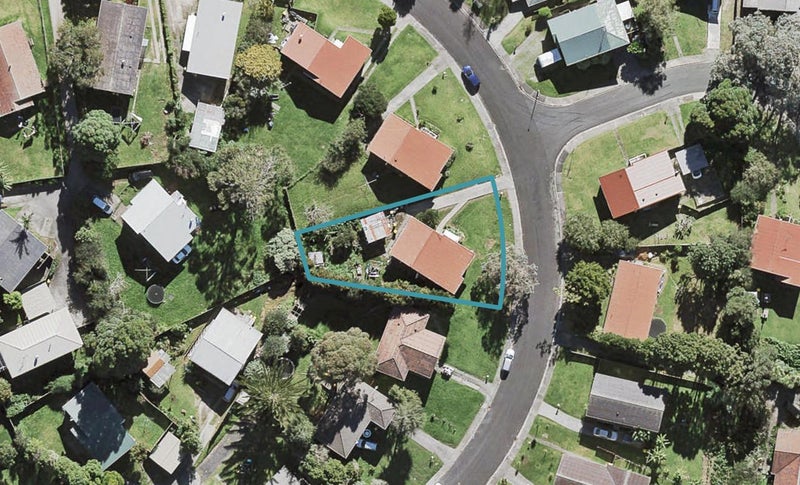 32 Lysander Crescent, Beach Haven, Auckland - Carousel 1
