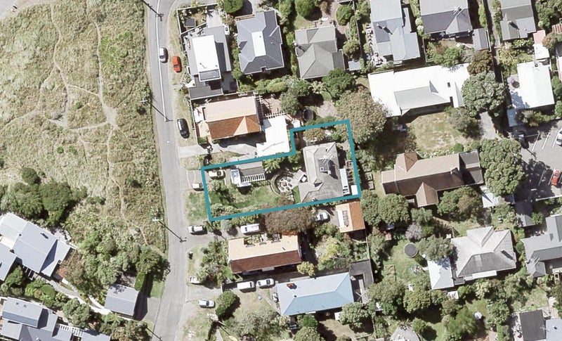 12 Maire Street, Eastbourne, Lower Hutt - Carousel 1