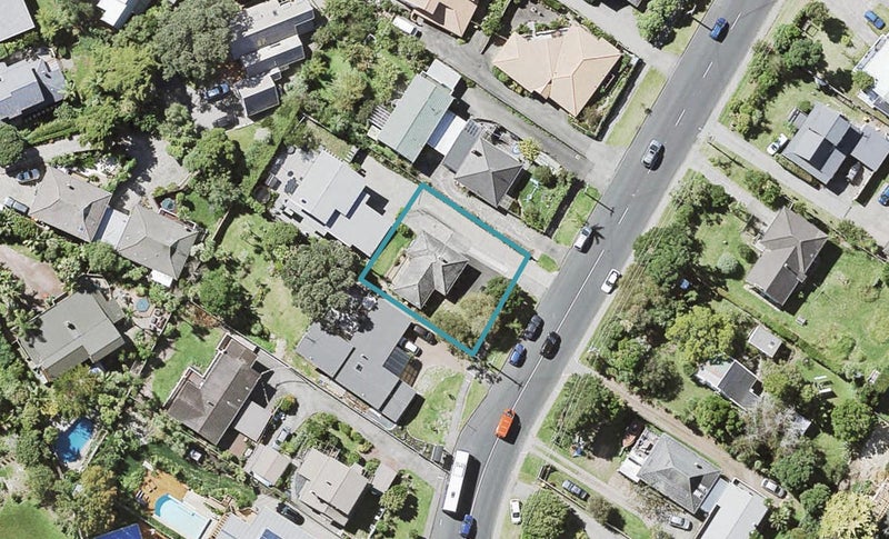 440 Beach Road, Murrays Bay, Auckland - Carousel 1
