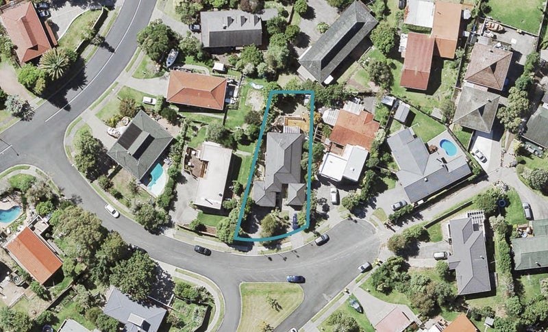 5 Hollyhock Place, Browns Bay, Auckland - Carousel 1