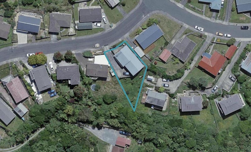 1 Evesham Place, Newlands, Wellington - Carousel 1