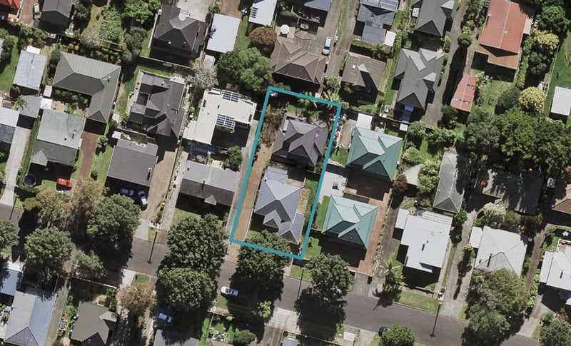 1/11 Oak Street, Royal Oak, Auckland - Carousel 1