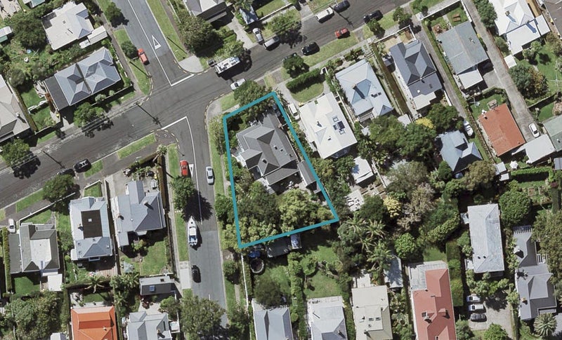 19 Patuone Avenue, Devonport, Auckland - Carousel 1